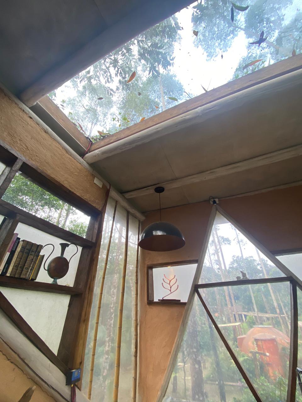 Clarabóia em madeira e vidro