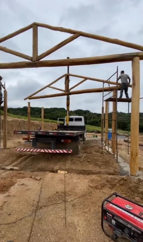 Estrutura treliçada em madeira