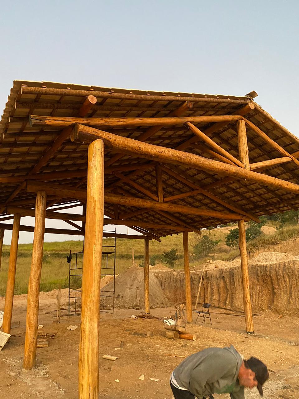 Cobertura rústica de madeira sob medida