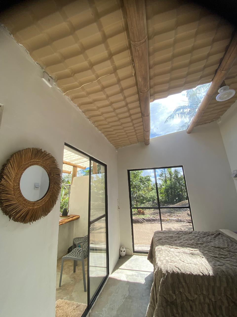 Telhado de madeira com estrutura aparente